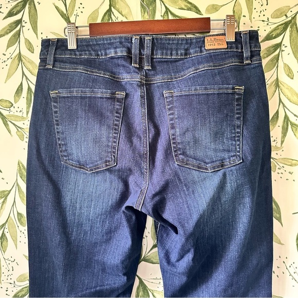 L.L. Bean Beanflex Bootcut Favorite Fit Jeans. 16 Petite. Dark wash. - Picture 4 of 12